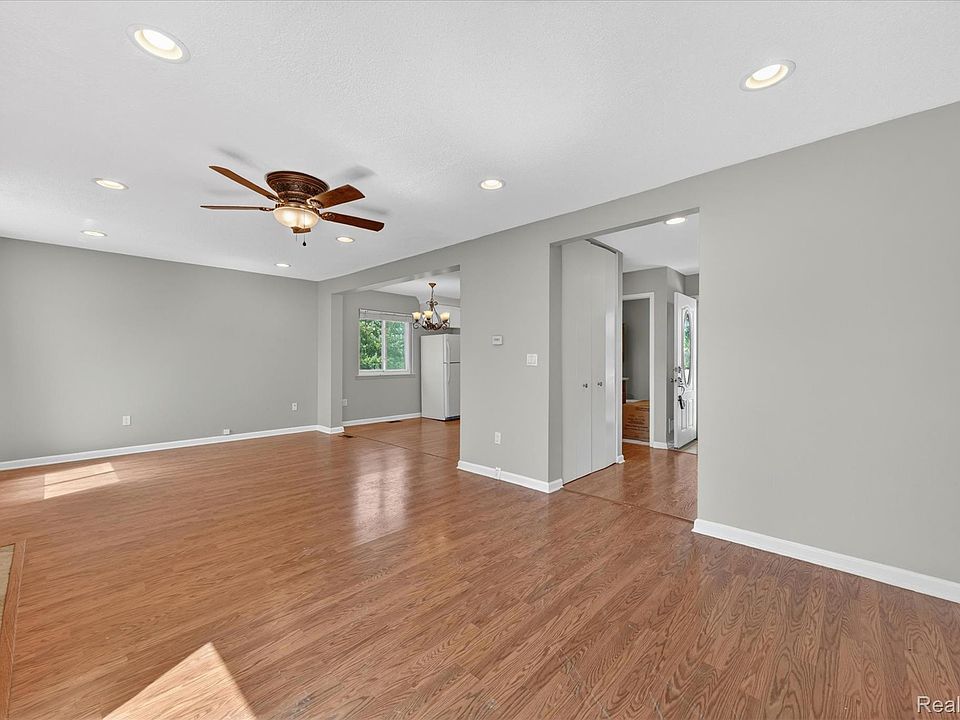 2824 Roundtree Dr, photo 12