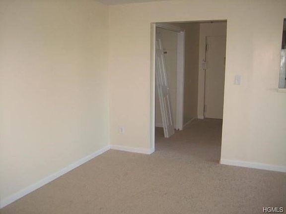 5th image of 221 Country Club Ln