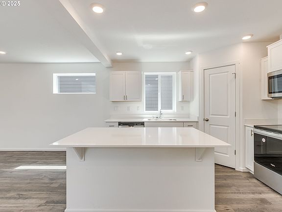 4th image of 5911 NE 121st Way