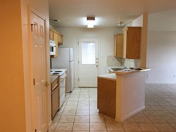 3rd image of 1206 Nicholas Cir APT B