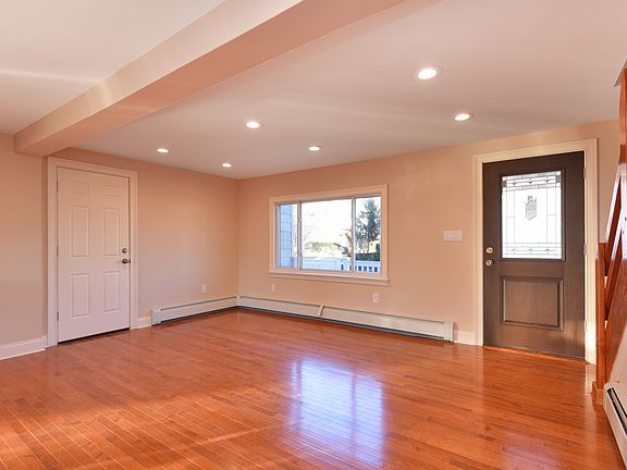 4th image of 184 Saint Marks Ave