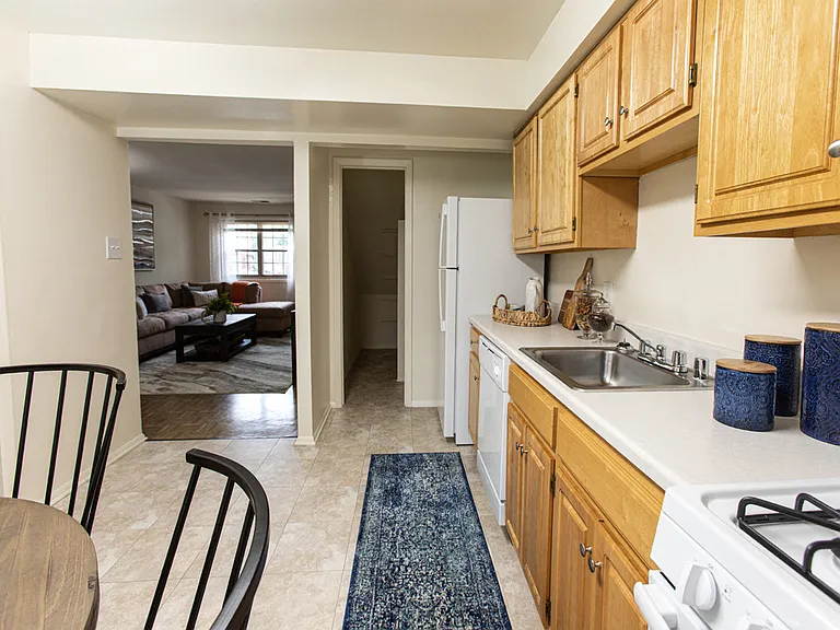 Somerset Woods Townhomes — Photo 6