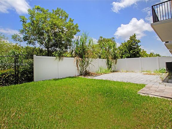 3rd image of 846 SE 19th St #0