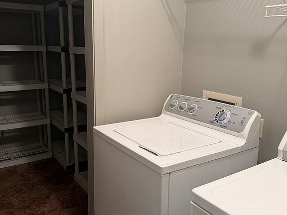 washer/dryer/pantry