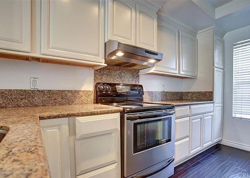 1st image of 4 Birchwood Ln
