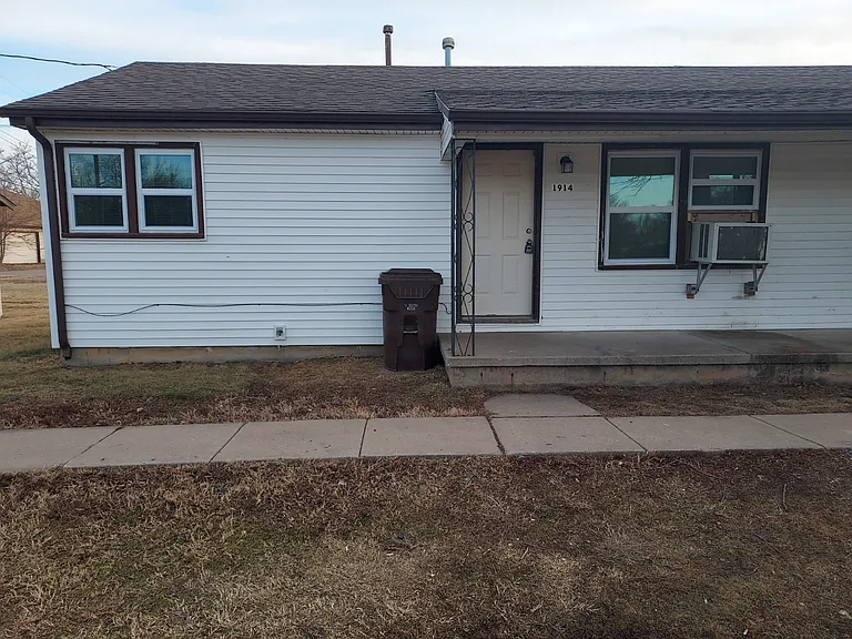 1914 S Hiram Ave — Photo 2