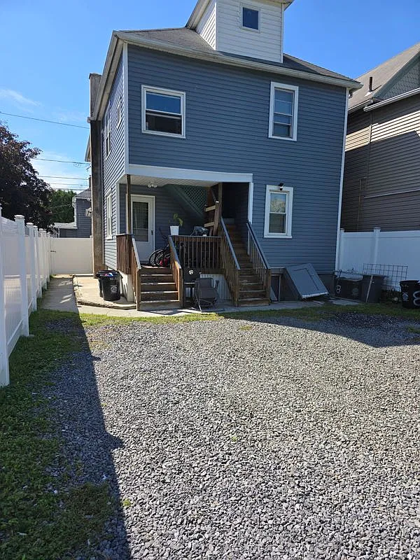 5 bed, 2.0 bath, 1596 sqft, $1,400 — Photo 3