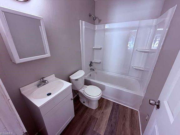 4th image of 412 Meredith St