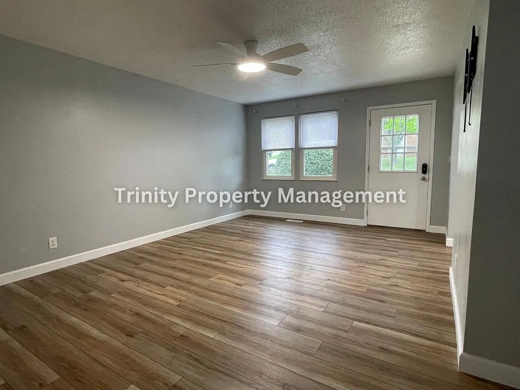 419 Broadway Ave — Photo 2