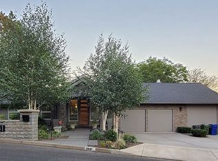 11941 SW Dickinson Ct, Portland, OR 97219