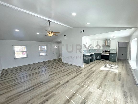 2nd image of 2914 Poplar Trl