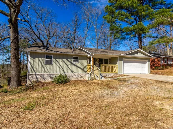 2704 W Greenbrier Dr, Benton, AR 72015