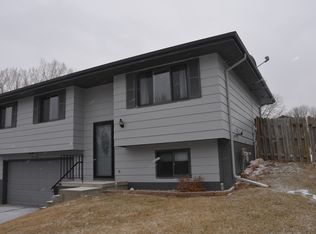 2520 NW 52nd St, Lincoln, NE 68524