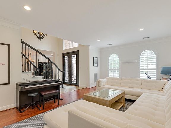 2nd image of 14 Torrington Ln