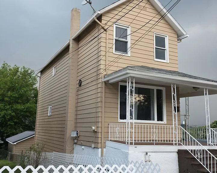 161 Johnson St — Photo 2