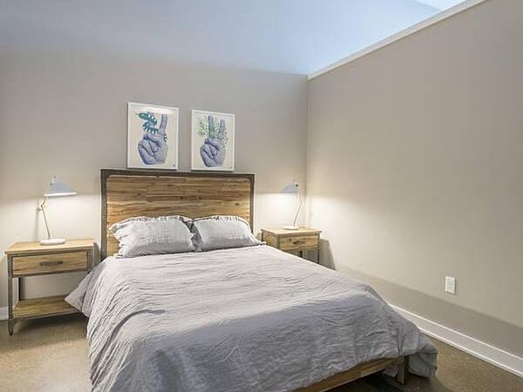 4th image of 2534 S Kinnickinnic Ave Ste 105