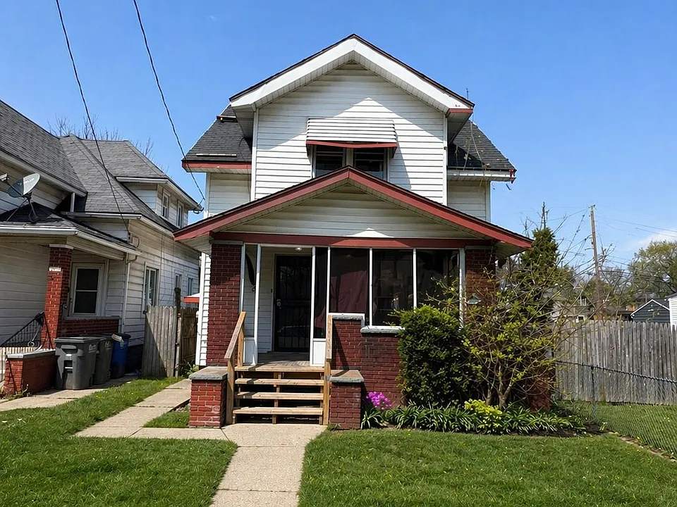 261 E Lake St