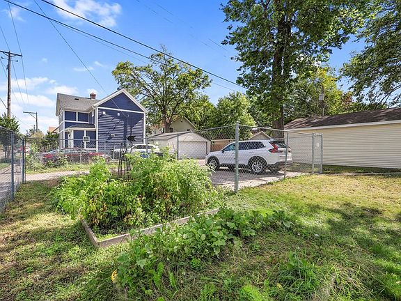 4th image of 2605 17th Ave S
