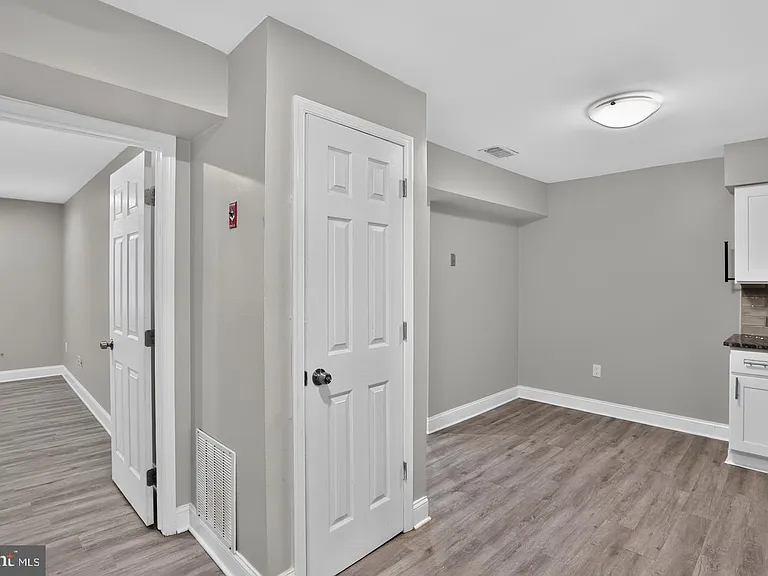 1807 Silver Ct — Photo 26
