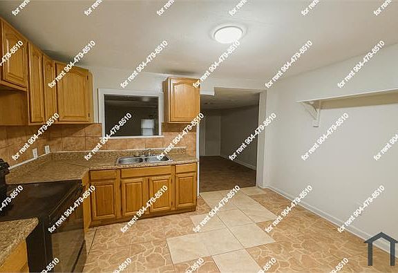 3rd image of 4928 40th Street Cir