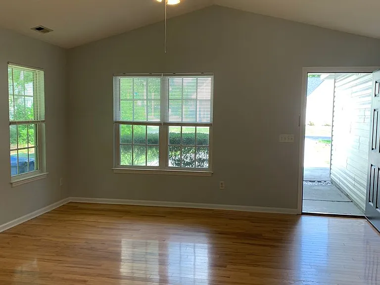 204 White Ave — Photo 6
