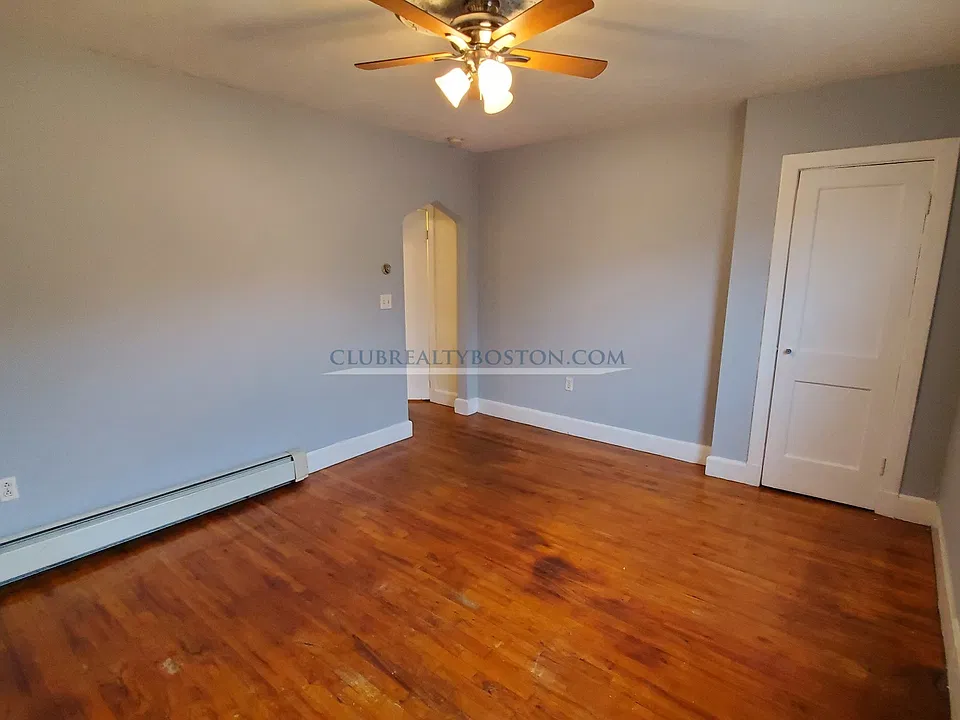 22 Beechcroft St #3