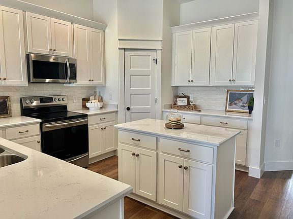 5th image of 2111 Palmetto Ln