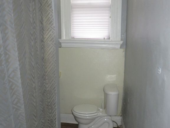 3rd image of 431 W Howard St #3