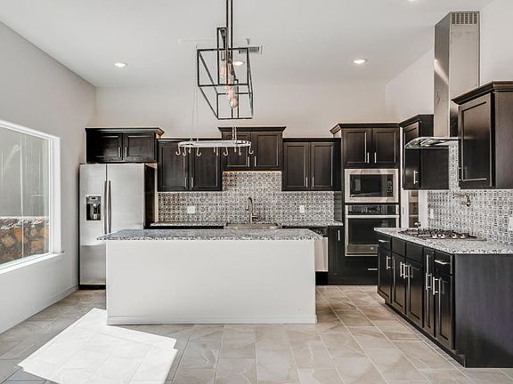 4th image of 421 Villa Sol Ct