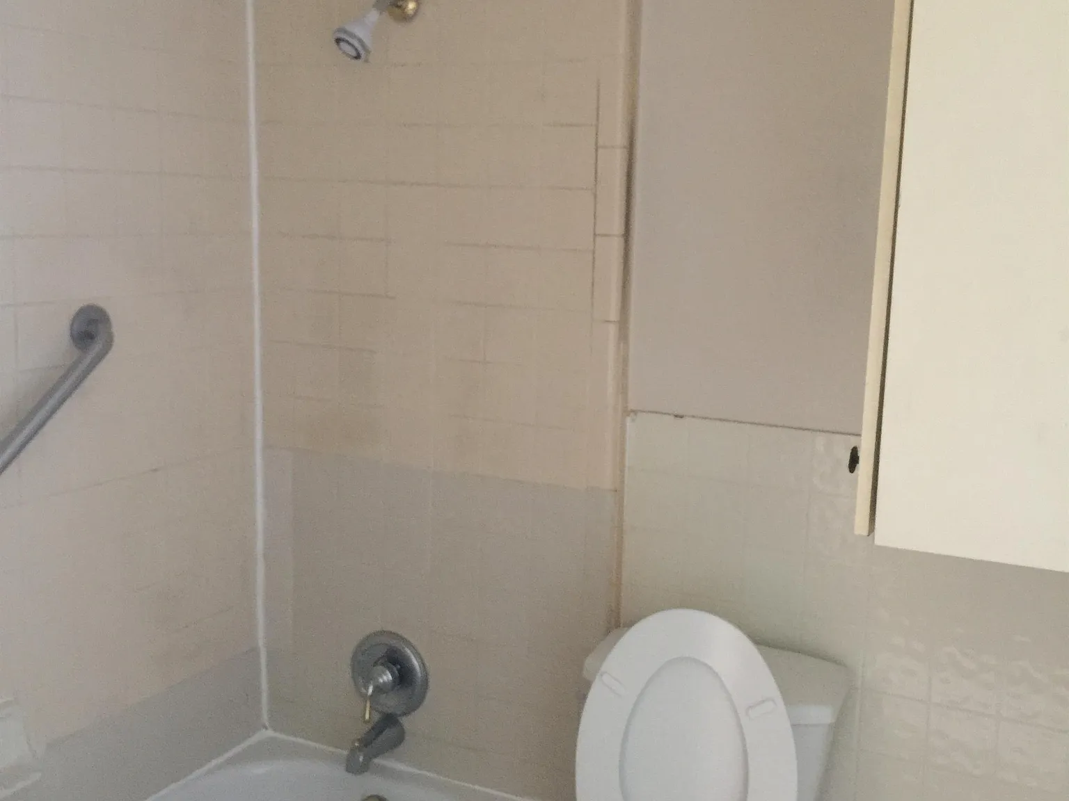 4 bed, 969 sqft, $900 — Photo 1