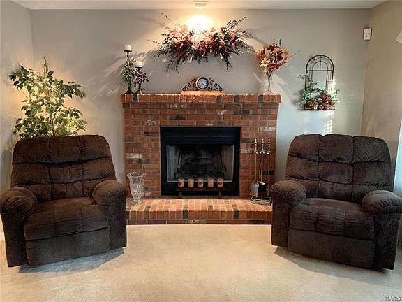 5th image of 816 Cedar Valley Dr