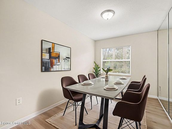 5th image of 101 Summer Pl APT 1