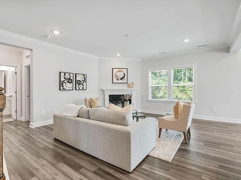 1809 Delaney Hills Ln — Photo 24
