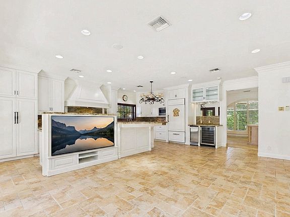 4th image of 107 Flagler Promenade S