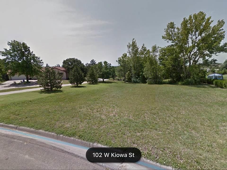 2nd image of 102 W Kiowa St
