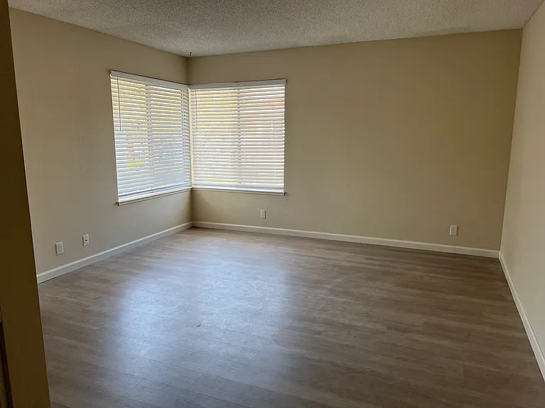 5042 Bridgepointe Pl — Photo 4