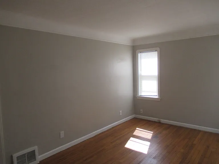5203 Maplecrest Ave — Photo 10