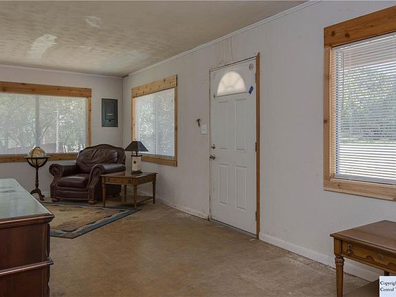 3rd image of 1034 Paradise Dr