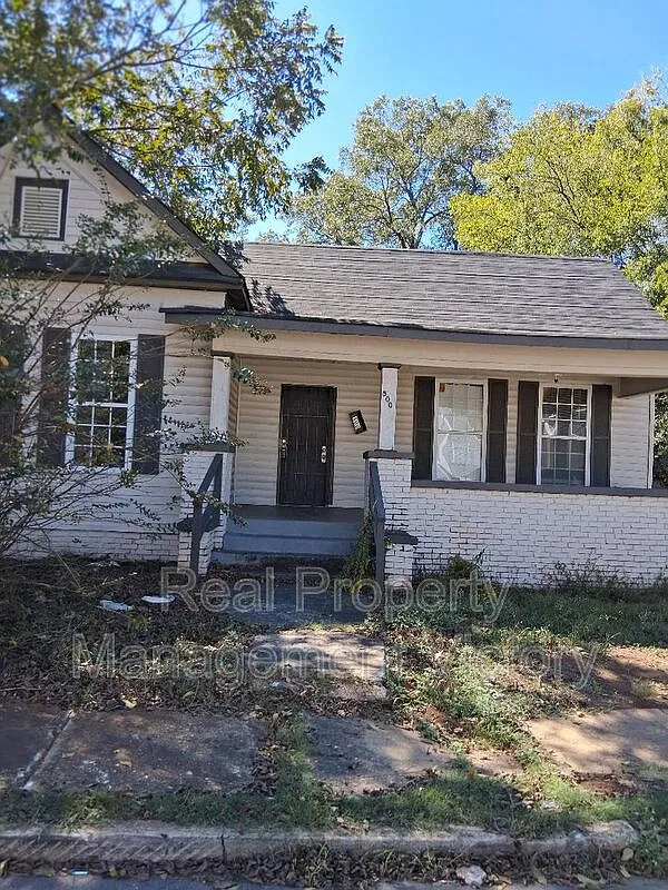 3 bed, 2.0 bath, 1557 sqft, $1,050 — Photo 1