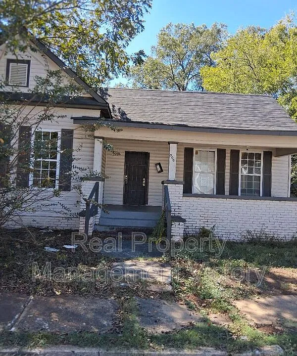 500 Gladys St