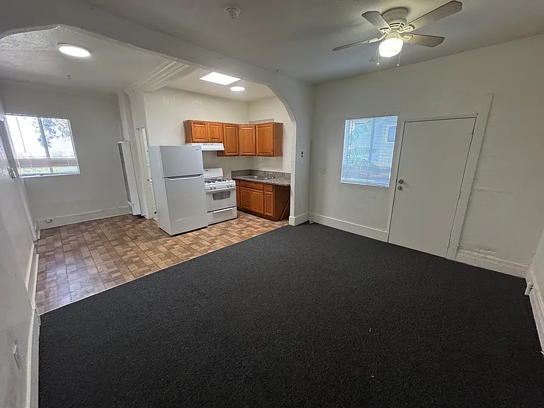 127 N Burlington Ave #C — Photo 1