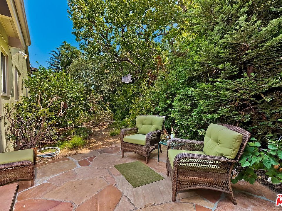 1st image of 3242 Barry Ave