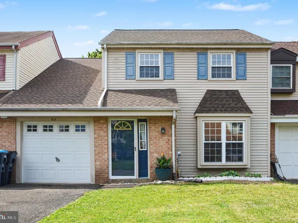 62 Green Woods Dr, Horsham, PA 19044