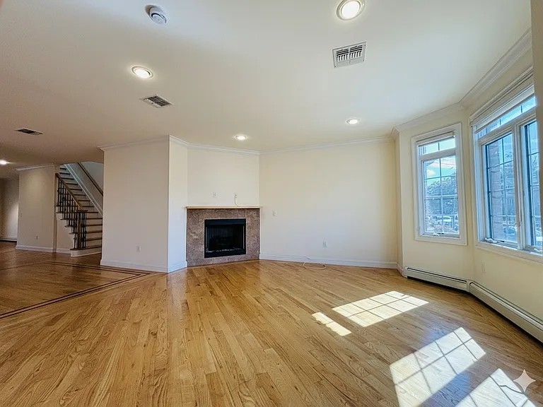 25 W Edsall Ave #A — Photo 2