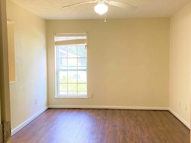803 Dogwood St — Photo 16
