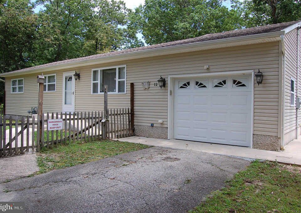 1st image of 12 Oak Ave
