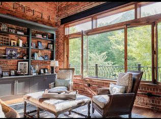 213 N Main St, Greenville, SC 29601