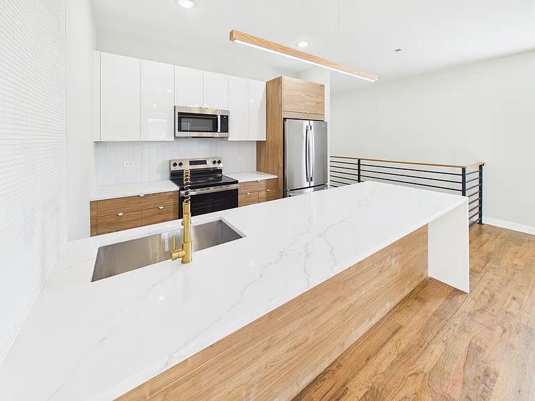 2236 W Cermak Rd #1R — Photo 6