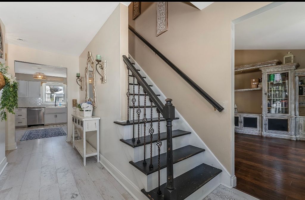 3820 Cypress Ln - Property Image