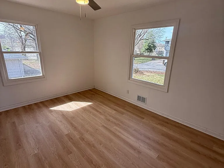 7205 Overton Ave — Photo 14